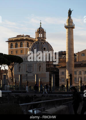 Kaiser Trajans Säule, Rom, Italien Stockfoto