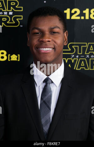 Tokio, Japan. 10. Dezember 2015. Schauspieler John Boyega posiert für die Kameras während der Japan-Premiere für den Film "Star Wars: das Erwachen der Macht '' in Roppongi Hills am 10. Dezember 2015, Tokio, Japan. Die Besetzung verbringen 2 Tage in Japan als Teil der Förderung für den neuen Film die zur weltweiten Veröffentlichung am 18. Dezember eingestellt ist. Bildnachweis: Aflo Co. Ltd./Alamy Live-Nachrichten Stockfoto