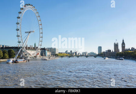 London Eye oder Millennium Wheel am Südufer der Themse in London England Stockfoto