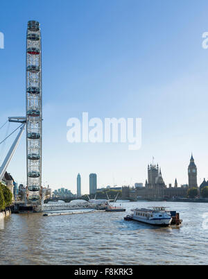 London Eye oder Millennium Wheel am Südufer der Themse in London England Stockfoto