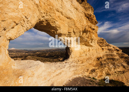 Blick vom Aktepe Hügel bei Sonnenuntergang über Red Valley, Nationalpark Göreme, Kappadokien, Anatolien, Türkei Stockfoto
