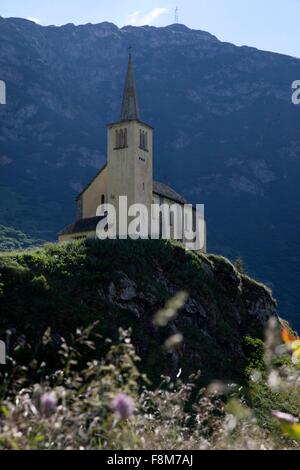 Niedrigen Winkel Ansicht der Bergkirche, Val Formazza, Piemont, Italien Stockfoto