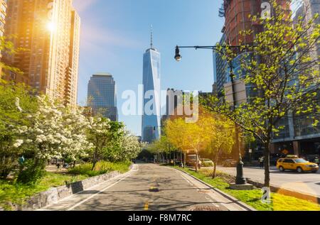 Manhattan Finanzviertel Radweg und One World Trade Center, New York, USA Stockfoto