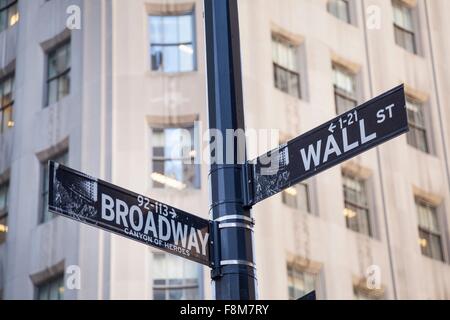 Broadway und Wall Street, Straßenschild, New York, USA Stockfoto