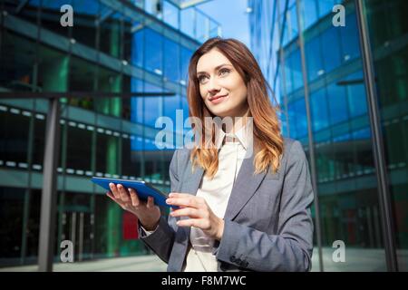 Geschäftsfrau mit digital-Tablette Stockfoto