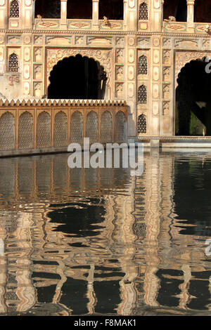 Jaipur, Indien, 30. November 2012: Galta Tempel (oder den Affen Tempel). Galtaji ist eine alte Hindu Wallfahrtsort in der Stadt o Stockfoto