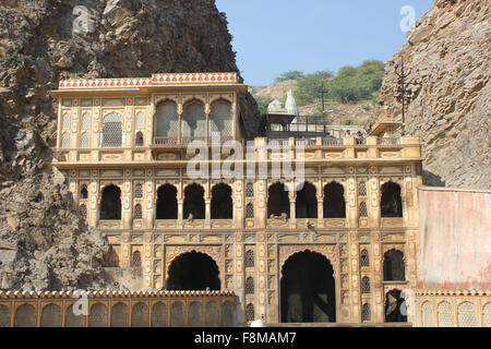 Jaipur, Indien, 30. November 2012: Galta Tempel (oder den Affen Tempel). Galtaji ist eine alte Hindu Wallfahrtsort in der Stadt o Stockfoto