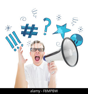 Zusammengesetztes Bild von geeky Geschäftsmann durch Megaphon schreien Stockfoto