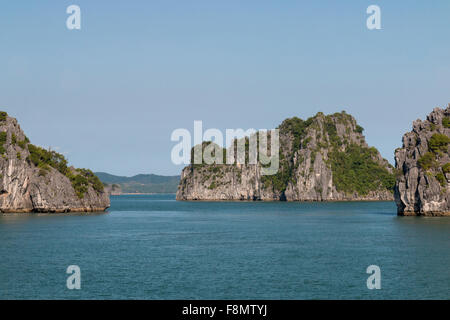 Halong-Bucht und Bai Tu Long Bay besucht von Indochina Junk-Touren, Vietnam, Asien Stockfoto