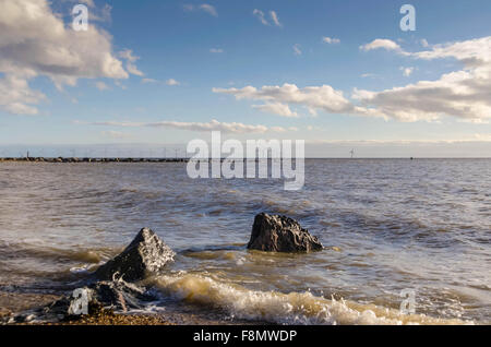 Blick vom Martello Bucht von Windkraftanlagen an Gunfleet Sands Clacton auf Meer Essex UK Stockfoto