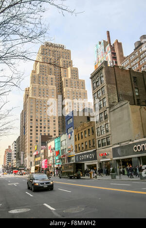 Ein Blick auf das Wyndham New Yorker Hotel von West 34th Street in Midtown Manhattan Stockfoto