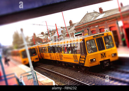 Newcastle Metro Zug am Bahnhof West Jesmond Stockfoto