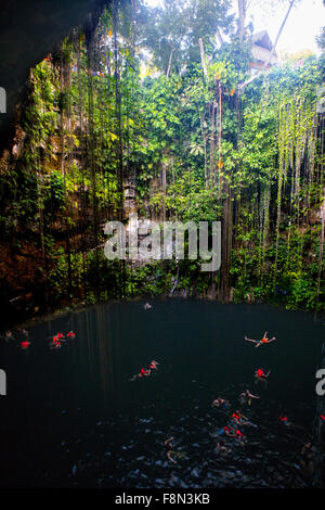 Ik Kil Cenote in Chichen Itza, Mexiko Stockfoto