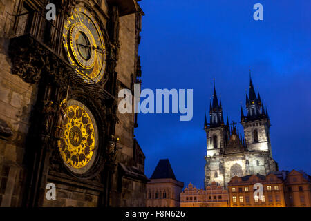 Prager Astronomische Uhr, Altstädter Ring, Tyn-Kirche Prag, Tschechien Stockfoto