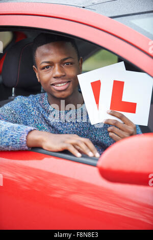 Teenager vorbei fahren Prüfung Stockfoto