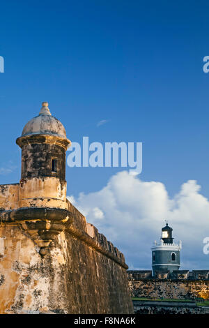 Krieger: Haus, Wälle und Leuchtturm, San Felipe del Morro Castle (1540 s-1786), National Historic Site in San Juan, Puerto Rico Stockfoto