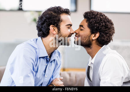 Glückliche Schwule paar Nase an Nase Stockfoto