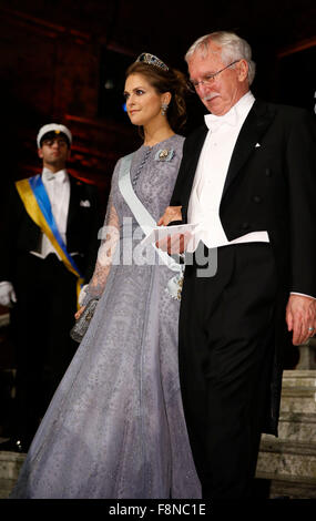 Stockholm, Schweden. 10. Dezember 2015. 2015 Nobelpreisträger in Chemistry Paul Modrich (R) besucht traditionellen Nobel-Bankett im Rathaus in Stockholm, die Hauptstadt von Schweden, 10. Dezember 2015. Bildnachweis: Ye Pingfan/Xinhua/Alamy Live-Nachrichten Stockfoto