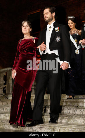 Stockholm, Schweden. 10. Dezember 2015. Schwedens Prince Carl Philip (R) besucht traditionellen Nobel-Bankett im Rathaus in Stockholm, die Hauptstadt von Schweden, 10. Dezember 2015. Bildnachweis: Ye Pingfan/Xinhua/Alamy Live-Nachrichten Stockfoto