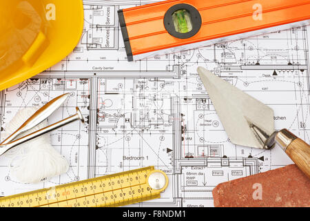 Bauteile auf Hauspläne angeordnet Stockfoto