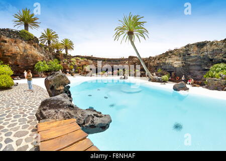 Insel Lanzarote, blauen Pool in Jameos del Aqua, Spanien, Kanarische Inseln Stockfoto