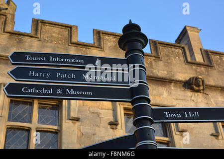 Typische Informationen Wegweiser in Wells, Somerset, England Stockfoto