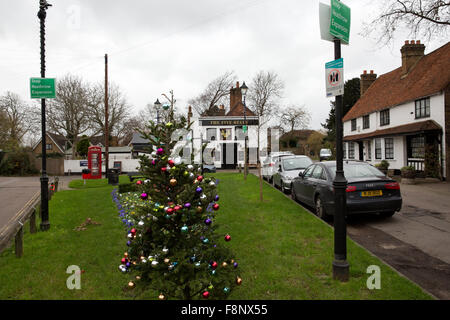 London, UK. 10. Dezember 2015. Harmondsworth Dorf am Tag für Premierminister David Cameron endgültige Entscheidung über Heathrow 3. Start-und Landebahn Erweiterung vorgesehen. Bildnachweis: Mark Kerrison/Alamy Live-Nachrichten Stockfoto