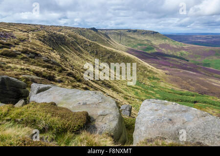 Dichtung, mit fairbrook Naze in der Ferne; ein Abschnitt des nördlichen Rand des Kinder Scout, Derbyshire Peak District National Park, England, Großbritannien Stockfoto