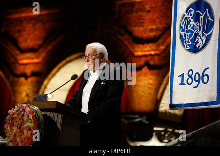 Stockholm, Schweden. 10. Dezember 2015. Nobelpreis Chemie Nobelpreisträger Tomas Lindahl spricht nach dem traditionellen Nobel-Bankett im Rathaus in Stockholm, die Hauptstadt von Schweden, 10. Dezember 2015. Bildnachweis: Ye Pingfan/Xinhua/Alamy Live-Nachrichten Stockfoto