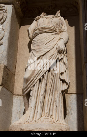 Episteme, wissen-Statue in Ephesus antike Stadt in Izmir, Türkei Stockfoto