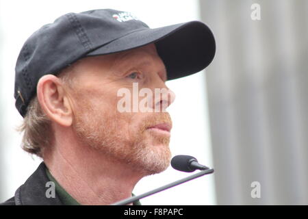 Hollywood, Kalifornien, USA. 10. Dezember 2015. I15796CHW. Ron Howard wohlwollend mit Stern auf dem Hollywood Walk Of Fame.6931 Hollywood Blvd/vor Madame Tussauds Hollywood, Hollywood, CA.12/10/2015.RON HOWARD. © Clinton H. Wallace/Photomundo International / Fotos Inc © Clinton Wallace/Globe Fotos/ZUMA Draht/Alamy Live News Stockfoto