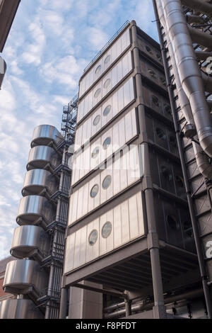 Lloyds aufbauend auf Lime Street, Architekt Richard Rogers, Grade One denkmalgeschütztes Gebäude auf Lime Street, City of London, England Stockfoto