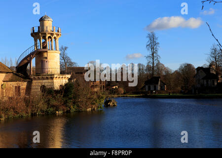 Das Hameau De La Reine ist ein Dorf gebaut für Marie Antoinette auf dem Gelände des Petit Trianon, Schloss Versailles, Paris Stockfoto