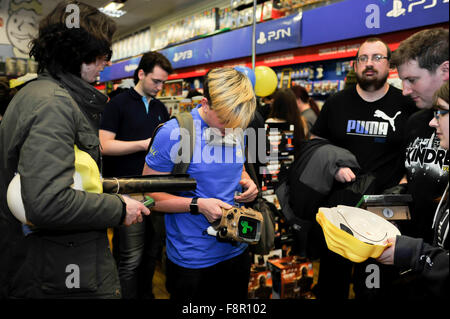 "Fallout 4' video Spielstart das Spiel speichern in der Stierkampfarena Einkaufszentrum wo: Birmingham, Vereinigtes Königreich bei: 9. November 2015 Stockfoto