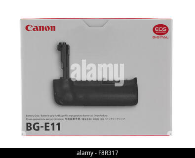 Canon BG-E11 Batteriegriff für eine 5D Mark III DSLR auf weißem Hintergrund Stockfoto
