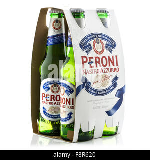 4er-Pack Peroni-Bier auf weißem Grund, Peroni Brauerei (Birra Peroni), ist eine Brauerei gegründet, Vigevano in Lomb Stockfoto