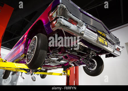 1964 Chevrolet Impala 'Sündige Sin' mit einem Lager 1987 Corvette-Motor plattiert in Chrom, erstellt von Luis Lemus von Baldwin Park, CA Stockfoto