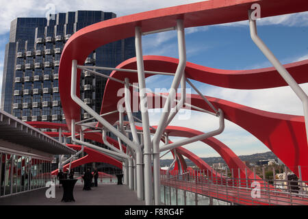 Der Veranstaltungsraum auf dem Dach im Petersen Automotive Museum, Los Angeles, CA, USA Stockfoto