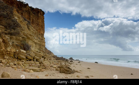 Klippen und Strand, Carvoeiro, Faro, Portugal Stockfoto