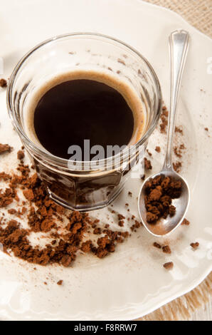 warmen instant-Kaffee in einem Kaffee-Glas Stockfoto