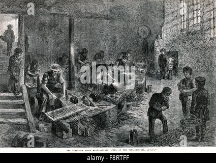 Kinder Arbeit auf der rechten Seite sammelt Gabeln die Mühlen auf der linken Seite in einer Moss-Tal, Sheffield, Fabrik im Jahre 1866 zu produzieren. Ein Prozess-Knoiwn als "schälen". Gravur von der illustrierten London News Stockfoto