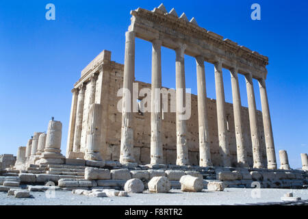 Tempel des Bel in Palmyra, Syrien. Der Tempel des Bel, auch bekannt als der Tempel des Baal, war ein antiker Tempel befindet sich in Palmyra, Syrien. Der Tempel, geweiht dem mesopotamischen Gott Bel, verehrt in Palmyra im Dreiklang mit dem lunar Gott Aglibol und dem Sonnengott Yarhibol, bildete das Zentrum des religiösen Lebens in Palmyra und 32 n. Chr. eingeweiht. Seine Ruinen wurden als zu den besten in Palmyra, aufbewahrt, bis sie von der islamischen Staates im Irak und der Levante im August 2015 vernichtet wurden. Stockfoto