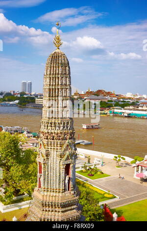 Thailand - Bangkok, Wat Arun Tempel (Tempel der Morgenröte) und Chao Phraya river Stockfoto