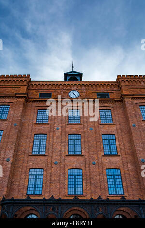 Wunderschön renovierte Fassade einer alten Textilfabrik Stockfoto