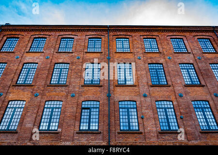 Wunderschön renovierte Fassade einer alten Textilfabrik Stockfoto