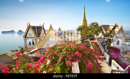 Thailand - kleine buddhistisches Kloster auf dem Berg Khao Chong Krachok befindet sich in der Nähe von Prachuap Stadt Stockfoto