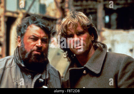 MacGyver: Lost Treasure of Atlantis, aka: kann - Jagd Nach Dem Schatz von Atlantis, Fernsehfilm, USA 1994, Regie: Michael Vejar, Monia: Richard Dean Anderson (Rechts), Brian Blessed Stockfoto