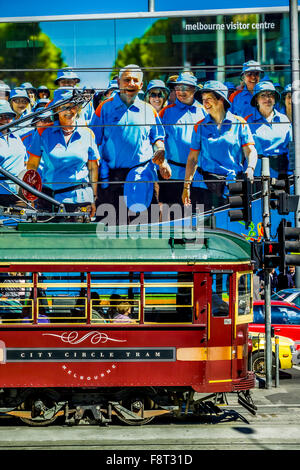 Roten Erbe Straßenbahn Reisen vorbei an Visitor Centre, Melbourne, Australien Stockfoto