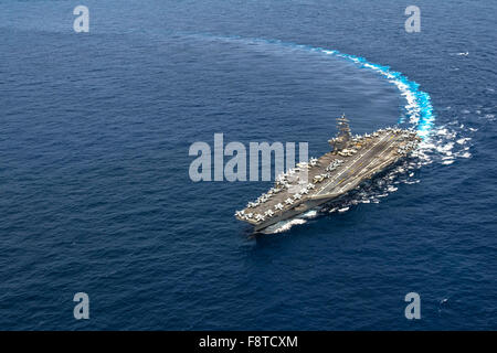 Die Flugzeugträger der Nimitz-Klasse USS Ronald Reagan (CVN-76)-Transite des Pazifischen Ozeans Stockfoto