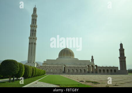 lange Sicht von Sultan Qaboos Grand Moschee Muscat Oman Stockfoto